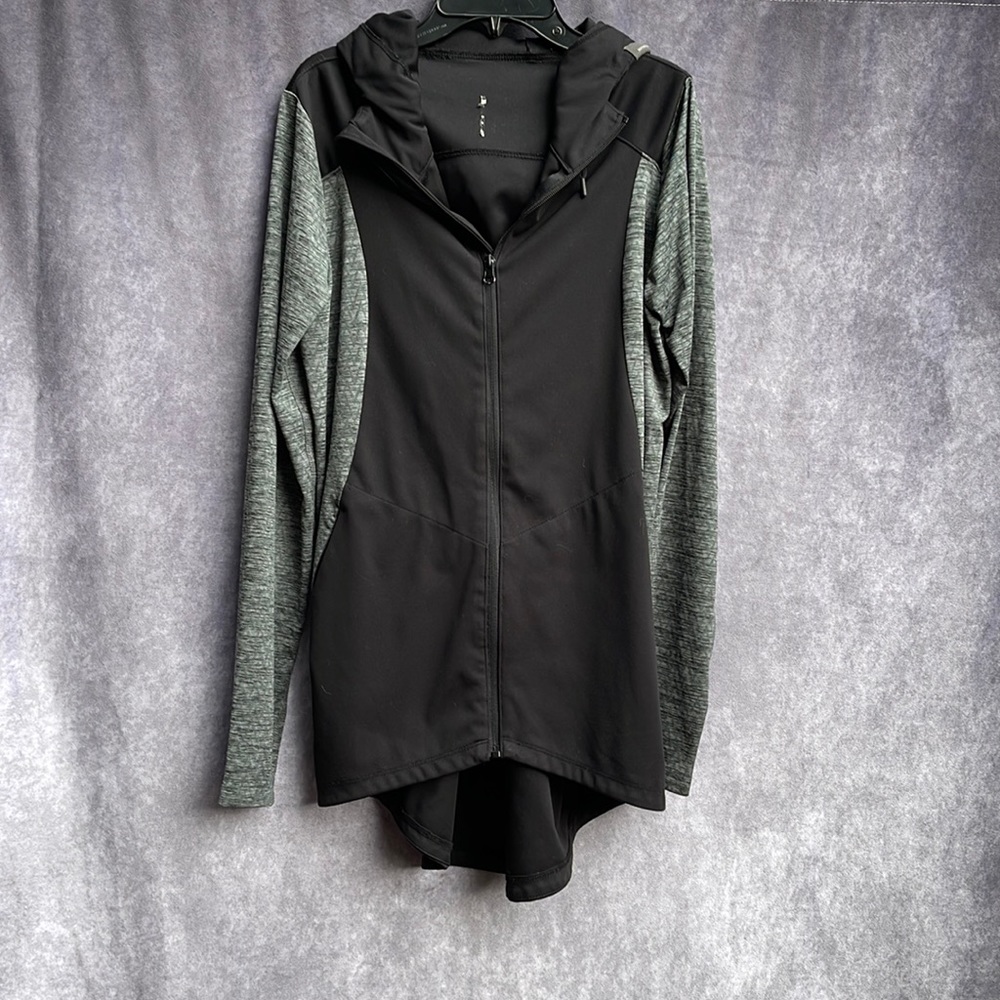Women's lightweight windbreaker